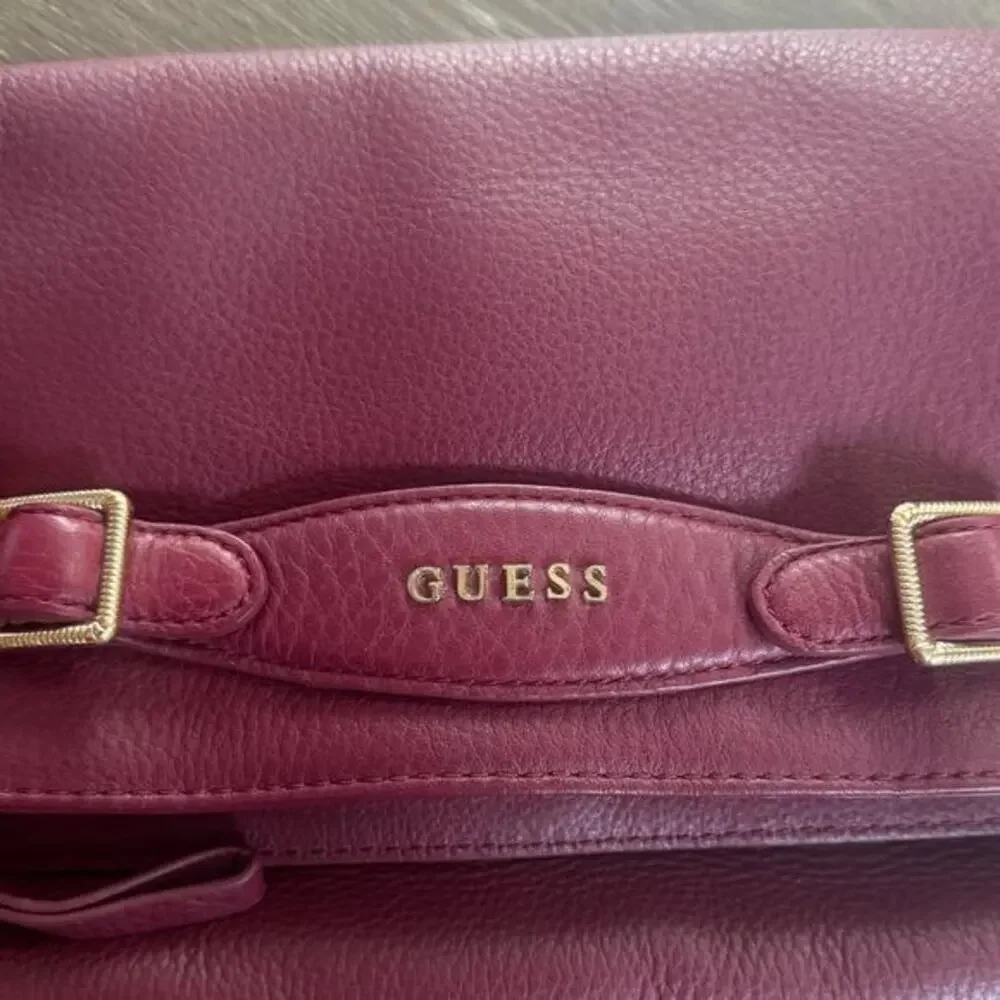 Guess Ladies Handbag Satchel Tote Bag‎ Wine Modern Simplicity